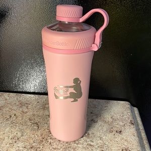 SuzieB Fitness blender bottle